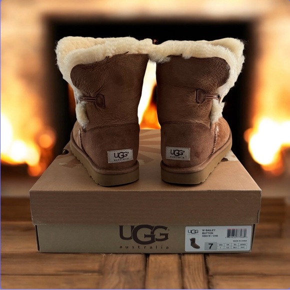 UGG Women's Bailey Button Boots in Chestnut - Picture 1 of 13